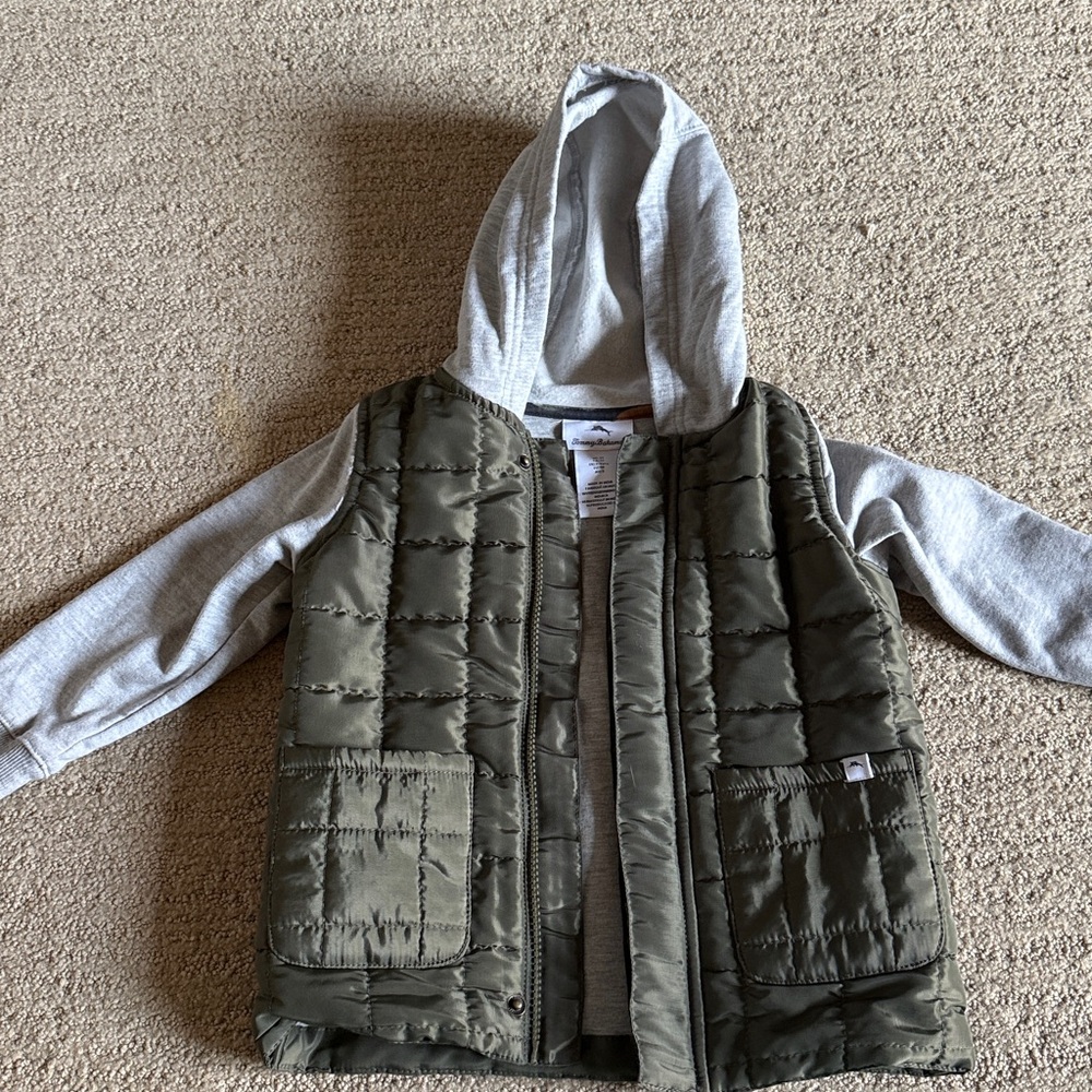 Tommy Bahama Olive Quilted Vest with Gray Lining
Like new condition